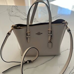 Coach bag in ivory.